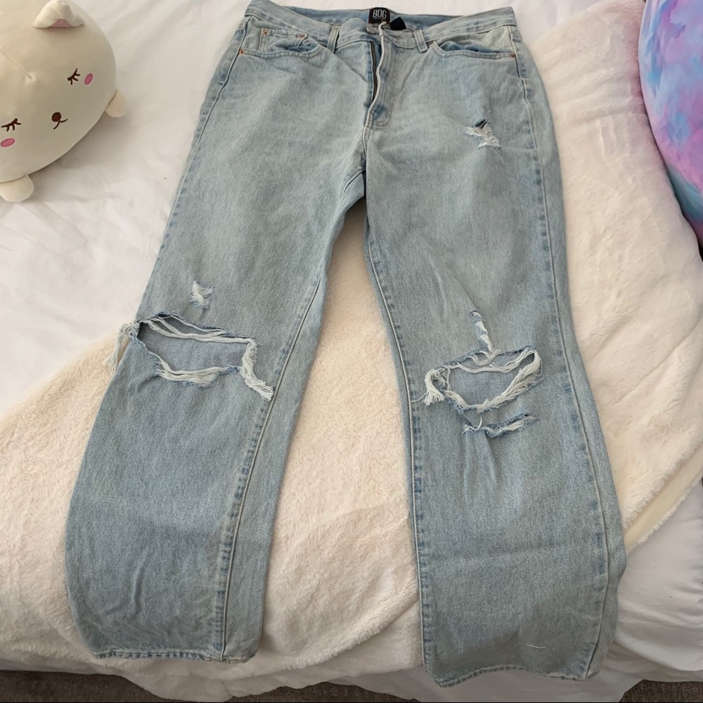 BDG Ripped bootcut jeans size 32.